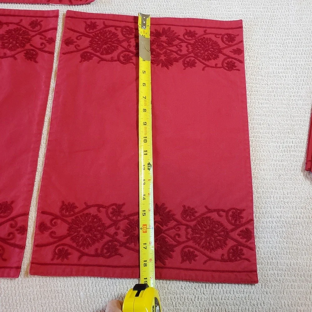 williams sonoma Set‎ Of 4 placemats & Matching 4 napkins Christmas Red RN71395